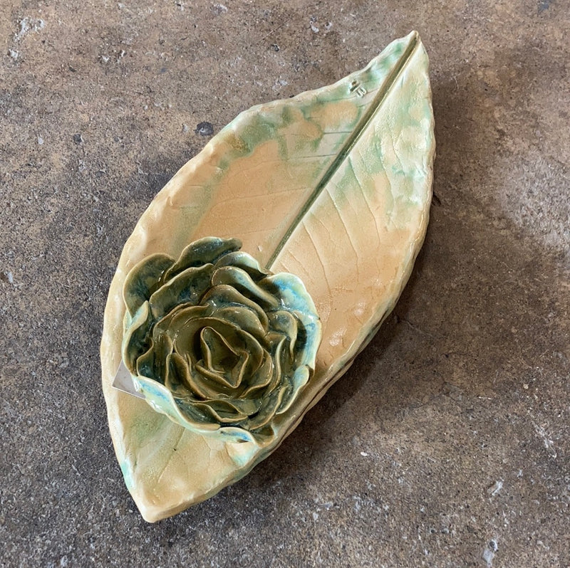 Leafy pottery